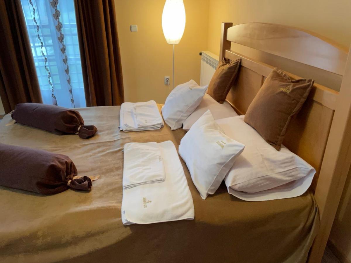 Hotel Dva Goluba Pale Buitenkant foto