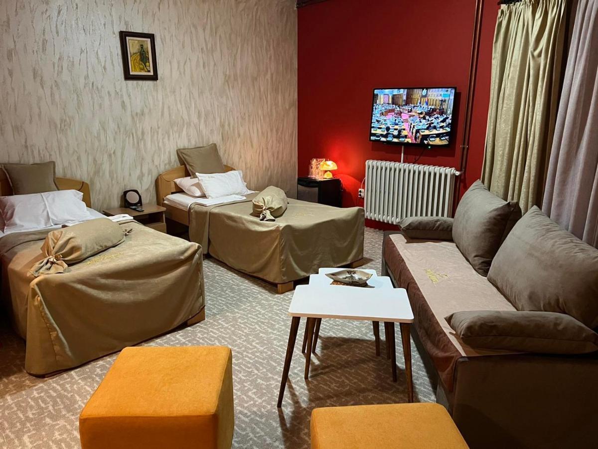 Hotel Dva Goluba Pale Buitenkant foto