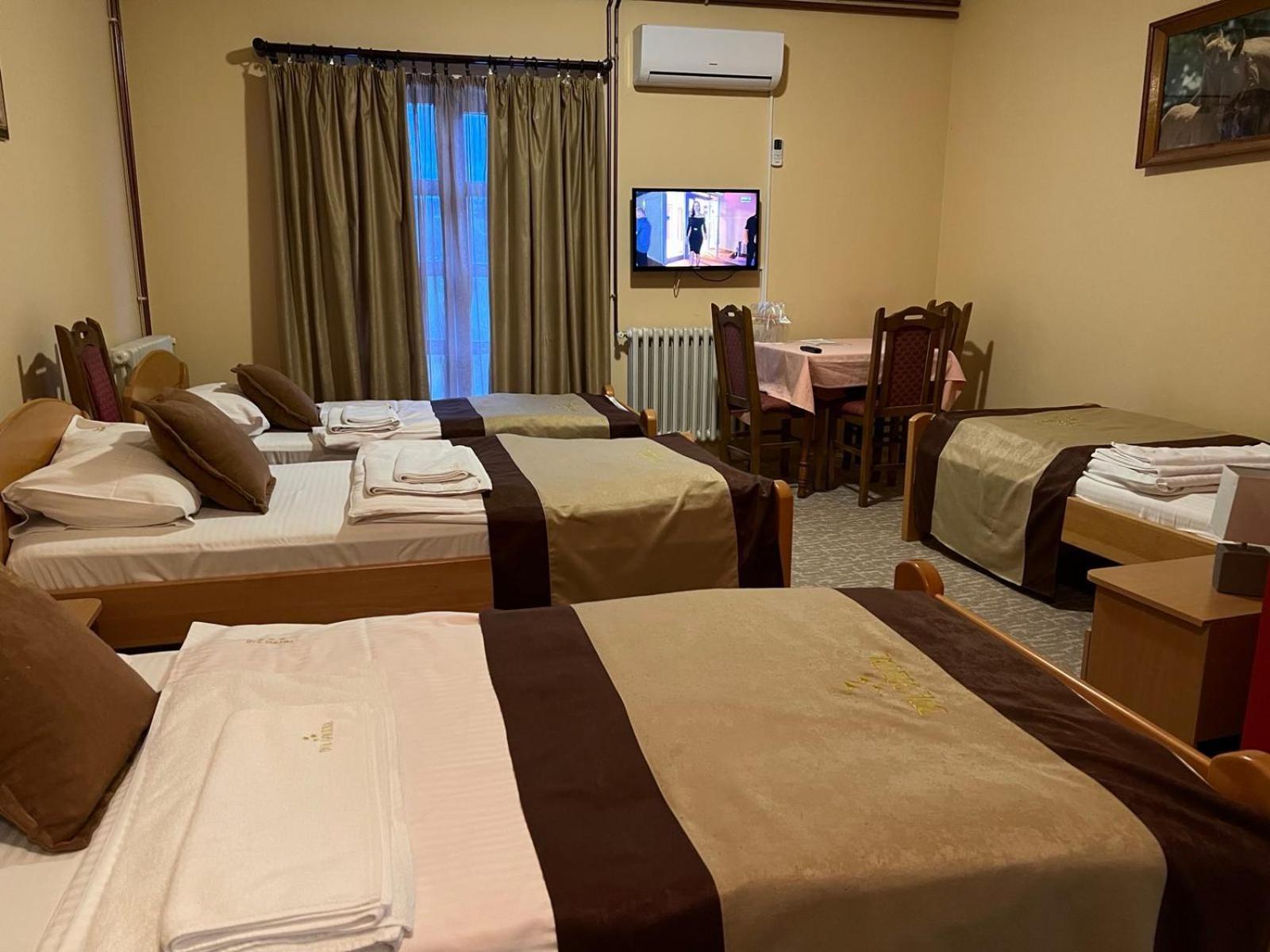 Hotel Dva Goluba Pale Buitenkant foto