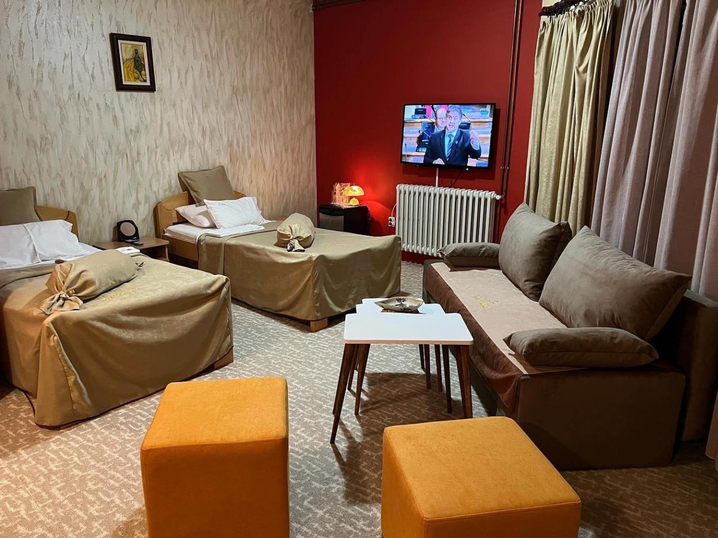 Hotel Dva Goluba Pale Buitenkant foto