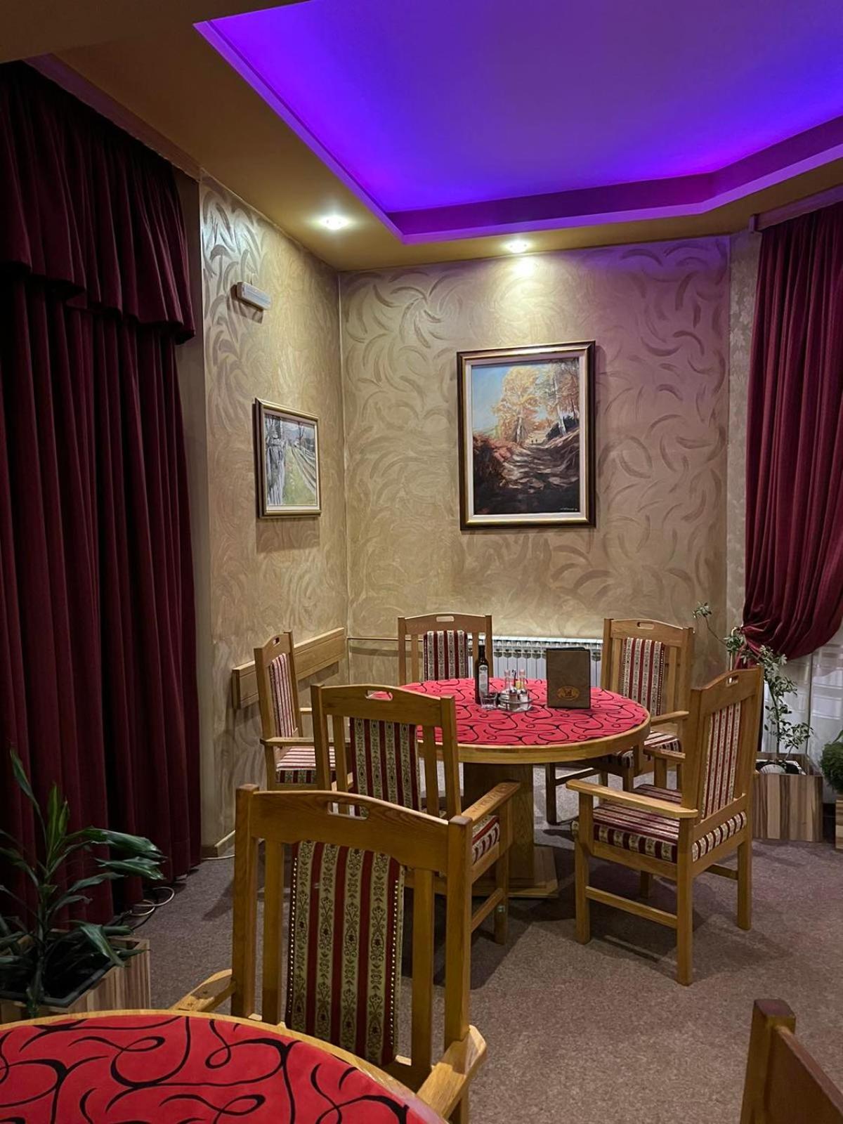 Hotel Dva Goluba Pale Buitenkant foto