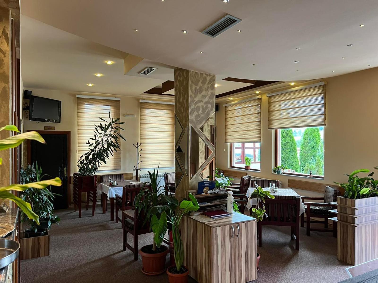 Hotel Dva Goluba Pale Buitenkant foto