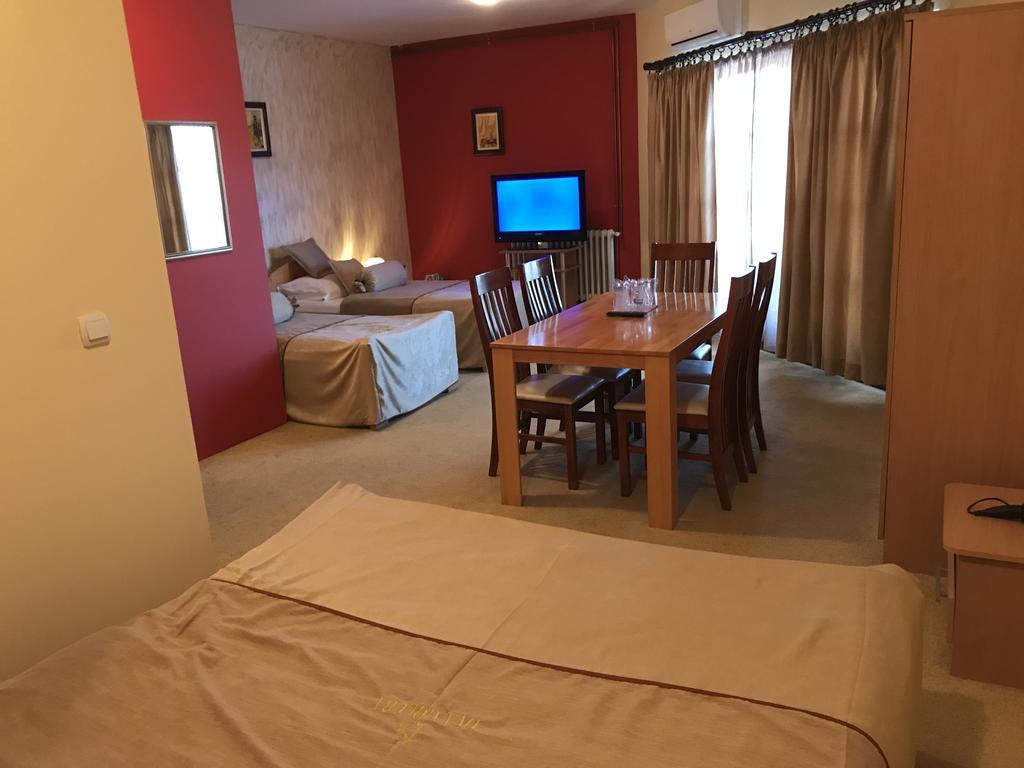 Hotel Dva Goluba Pale Buitenkant foto