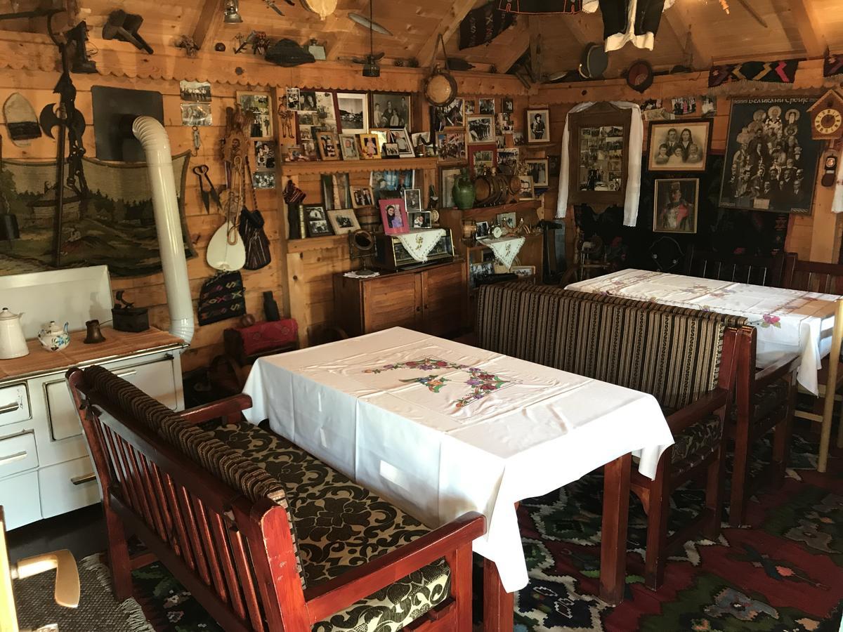 Hotel Dva Goluba Pale Buitenkant foto