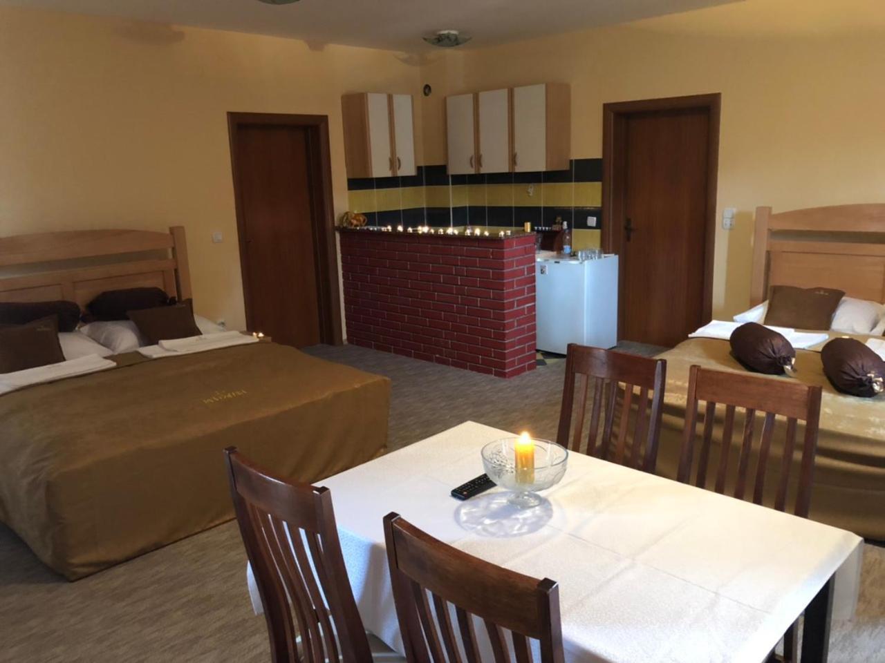 Hotel Dva Goluba Pale Buitenkant foto