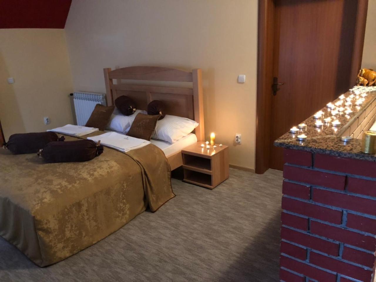 Hotel Dva Goluba Pale Buitenkant foto