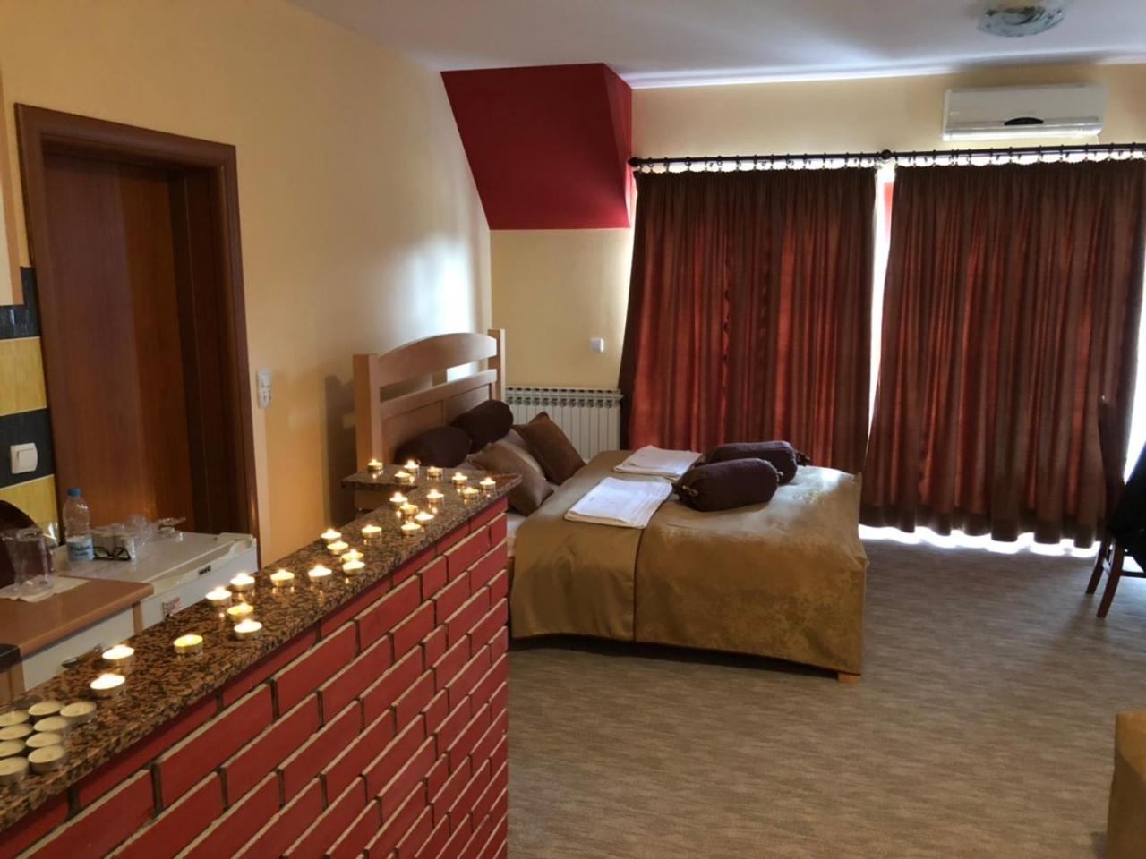 Hotel Dva Goluba Pale Buitenkant foto