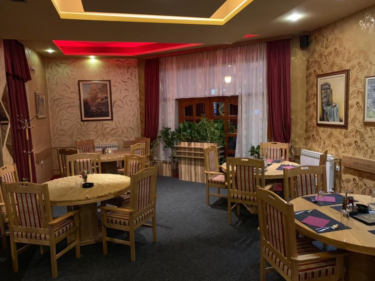 Hotel Dva Goluba Pale Buitenkant foto