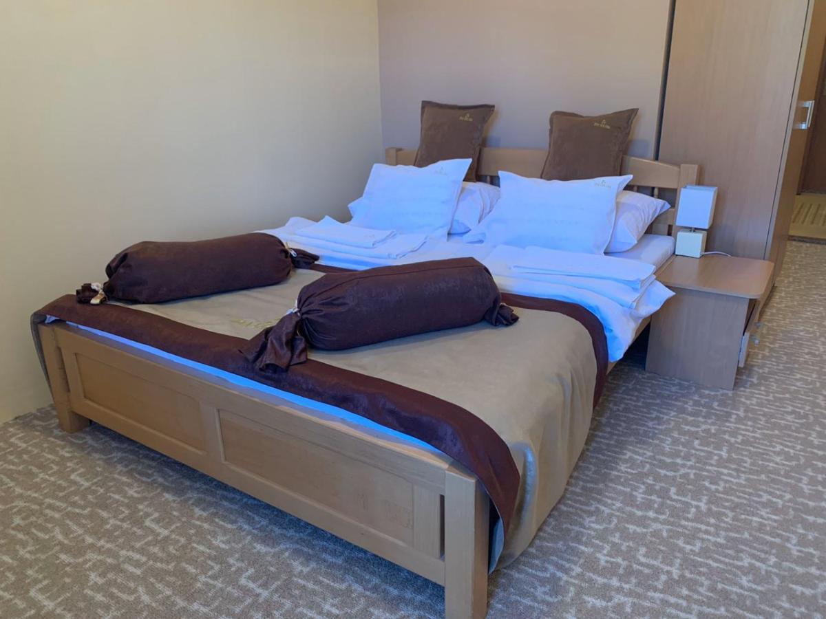 Hotel Dva Goluba Pale Buitenkant foto